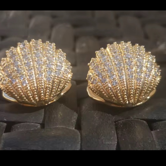 Sea Shell Gold Diamond Crystal Accents Earrings - Picture 3 of 6